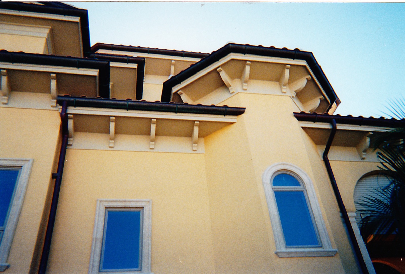Custom home stucco exterior by Ken Meyer Stucco